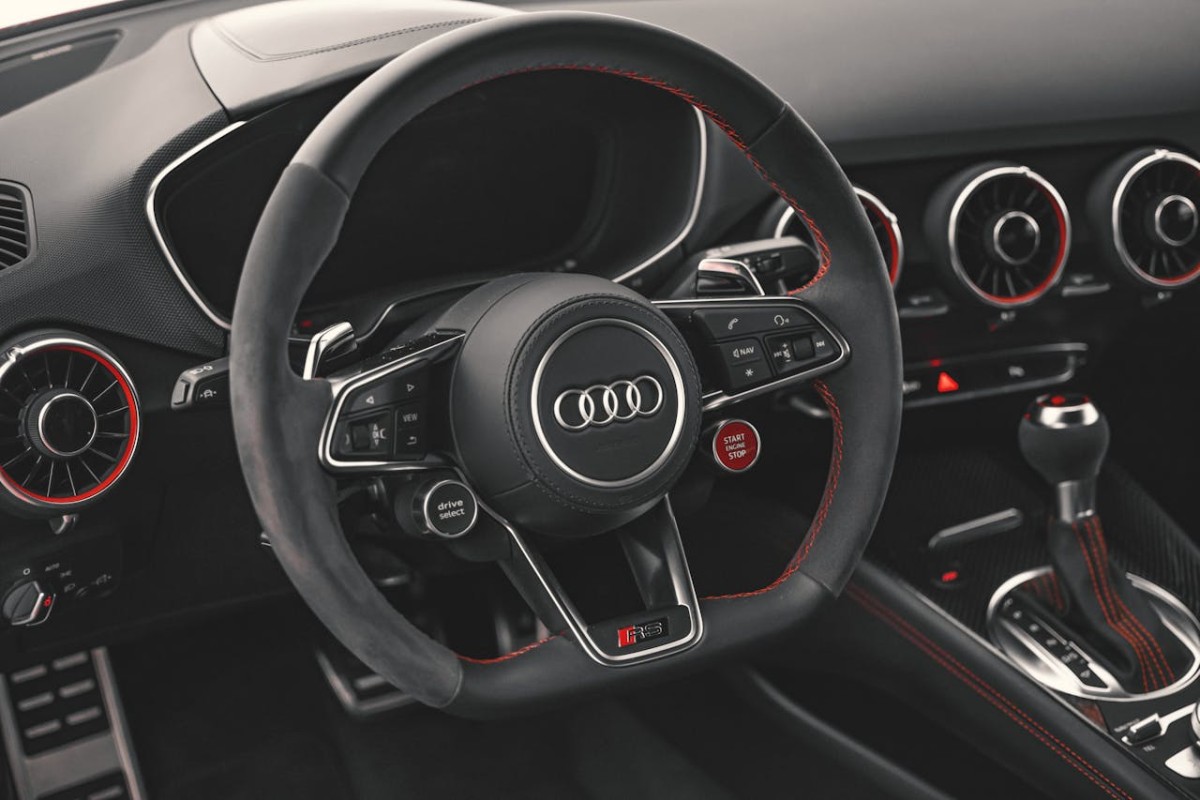 Audi auto záběr na volant servis Praha 4
